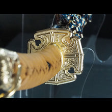 画像をギャラリービューアに読み込む, 朱呂塗鞘略太刀拵 金色唐草文総金具 太刀掛台付き