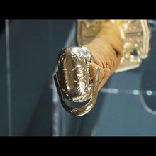 画像をギャラリービューアに読み込む, 朱呂塗鞘略太刀拵 金色唐草文総金具 太刀掛台付き