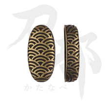 画像をギャラリービューアに読み込む, C-090-NBR9 真鍮地 青海波図鐺 正面
